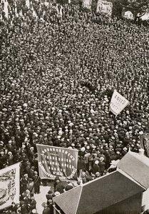 Manifestation en plein air pendant la grève des transports, 1912, de 